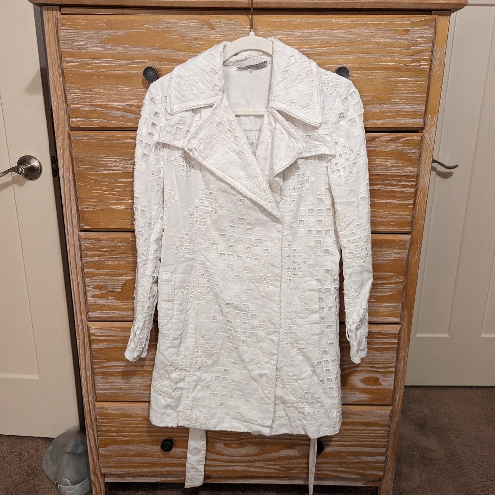 100% Linen Elie Tahari Trench Coat with Waist Tie and Optional Wrist Ties